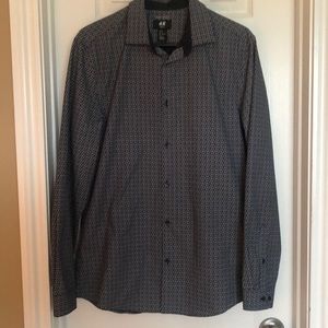 H&M Men’s Slim Fit Casual Collared Shirt (size M)